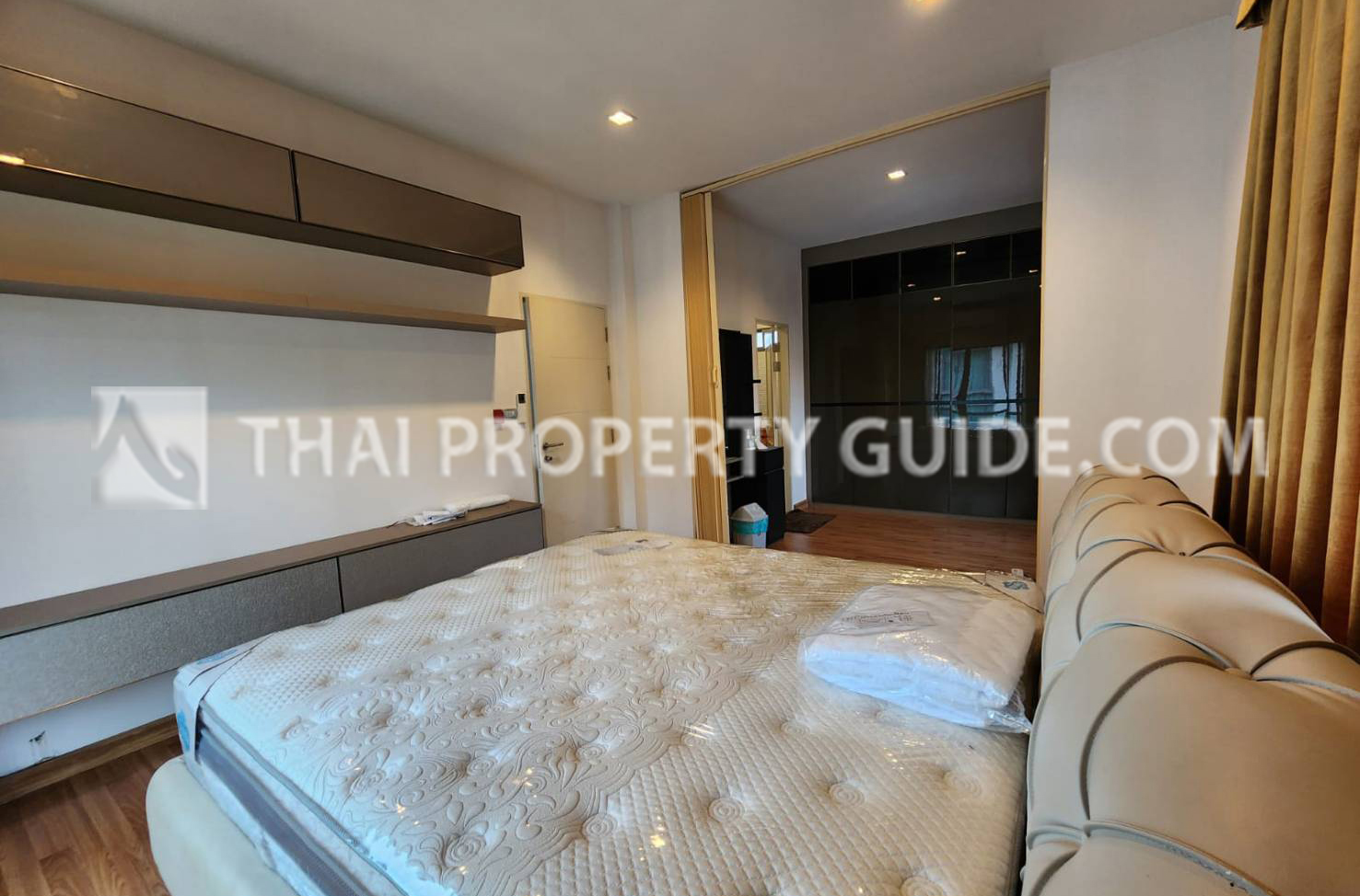 House with Shared Pool in Other 